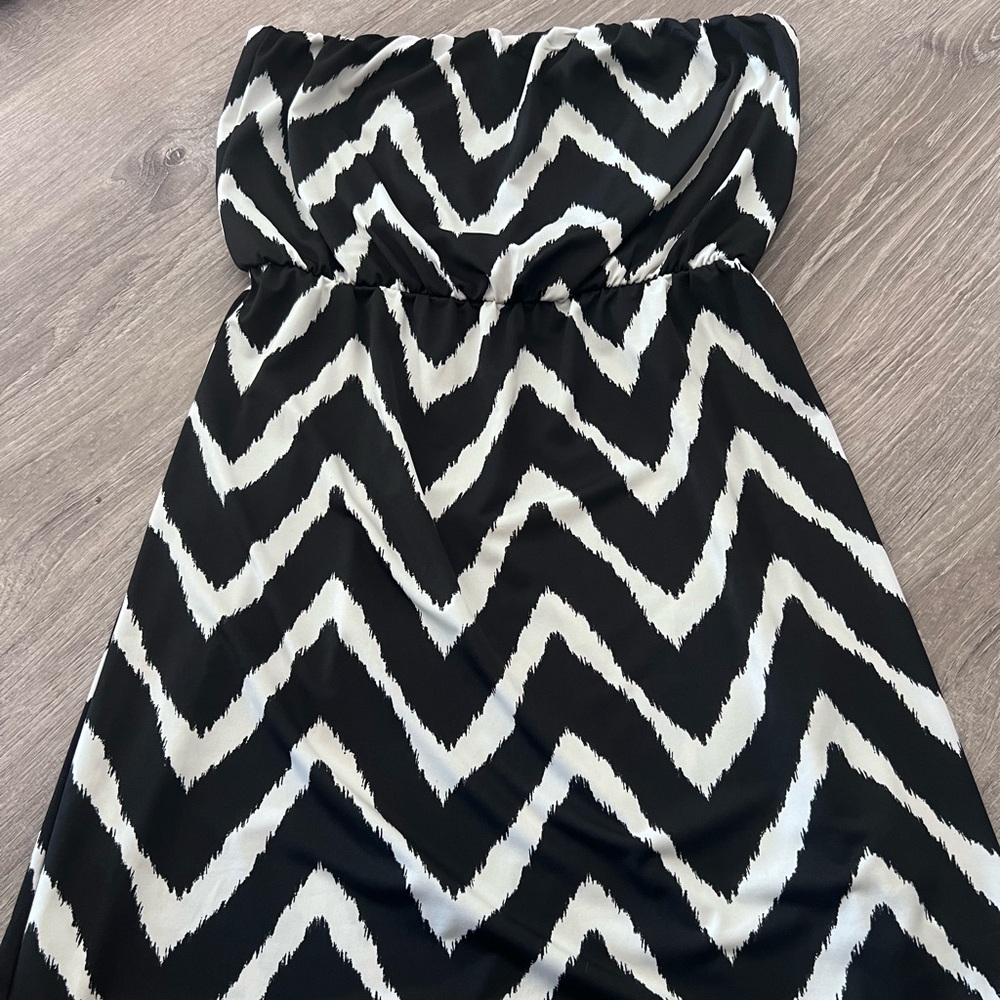 Women’s Strapless casual Black and White Dress Size Large